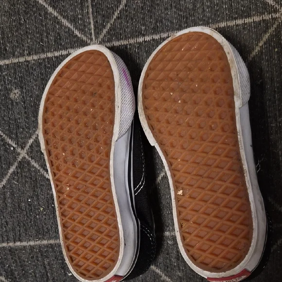 Vans Kids Black and White Slip-On Sneakers - Picture 5 of 6